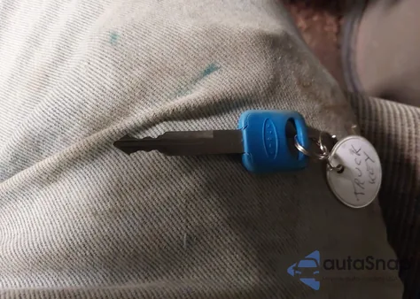 2002 Ford E-150 Xl/Xlt from USA, damaged, VIN 1FMRE11L02HA28257